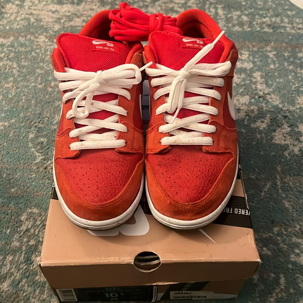 Nike SB Dunk Low Challenge Red University